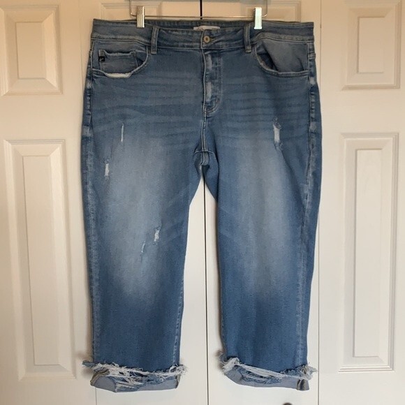 Kancan Destructed Cuff Distressed Cropped Boyfriend Jeans - Picture 2 of 7